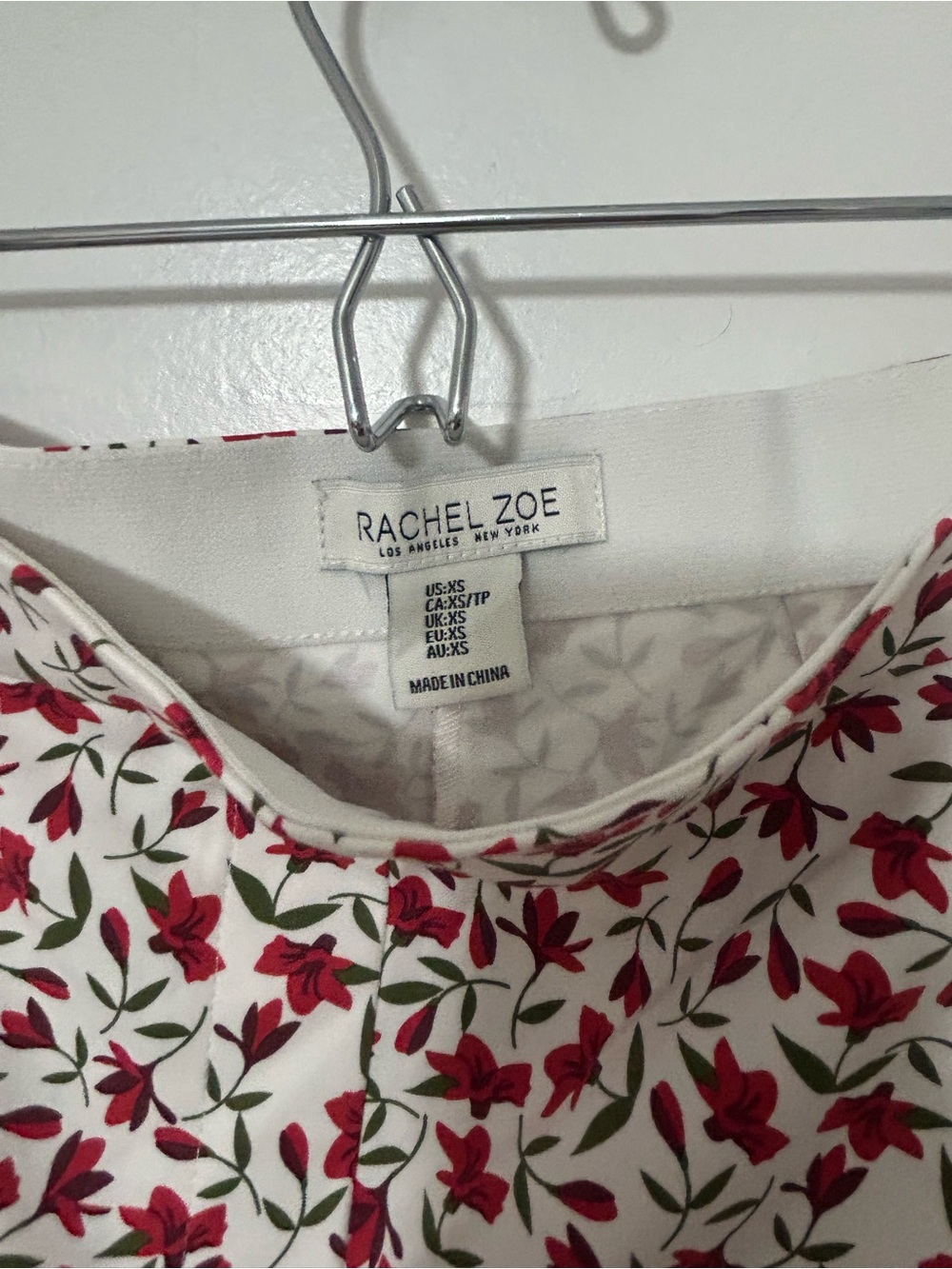 Rachel Zoe Cream Cropped Pants with Red Floral Print - Picture 4 of 4